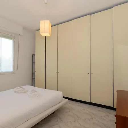 Modern 2br With Metro Access Lejlighed