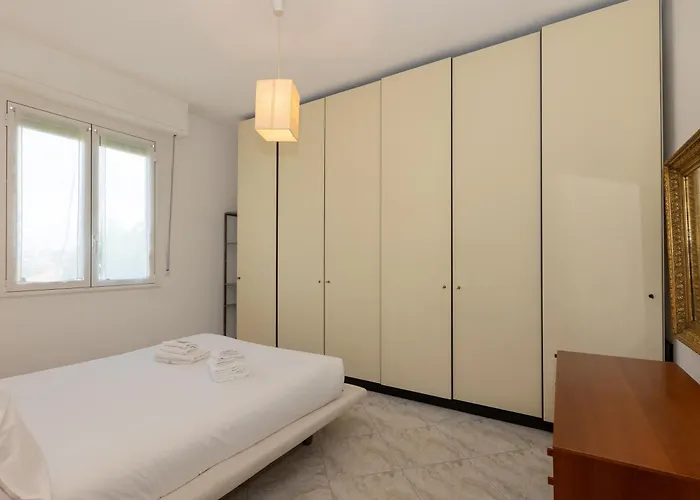 Modern 2br With Metro Access Apartament