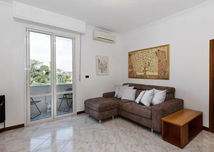Modern 2br With Metro Access Apartament *